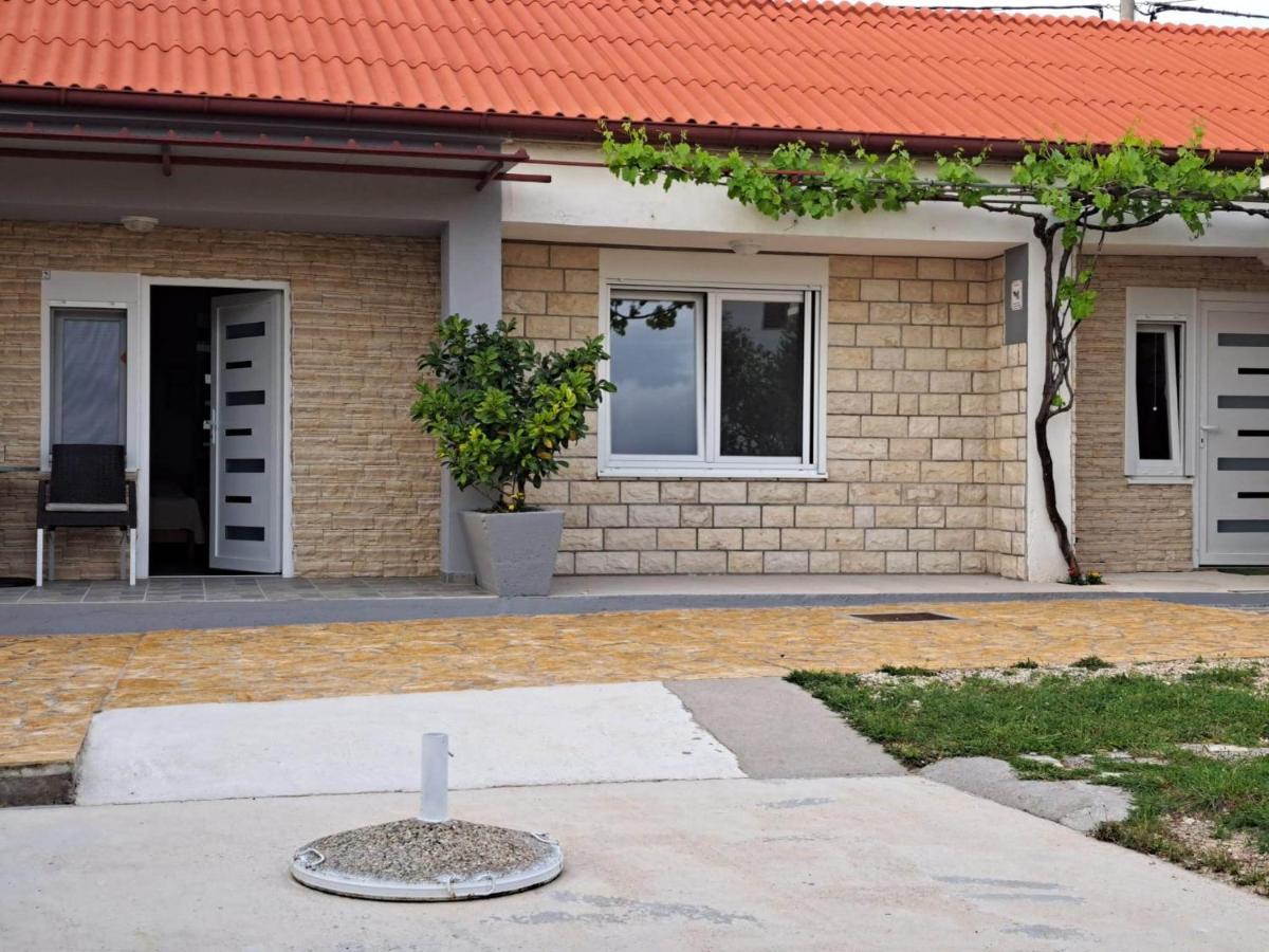 Holiday Home Zeljko,Marija & Jakov Starigrad Paklenica Exteriér fotografie