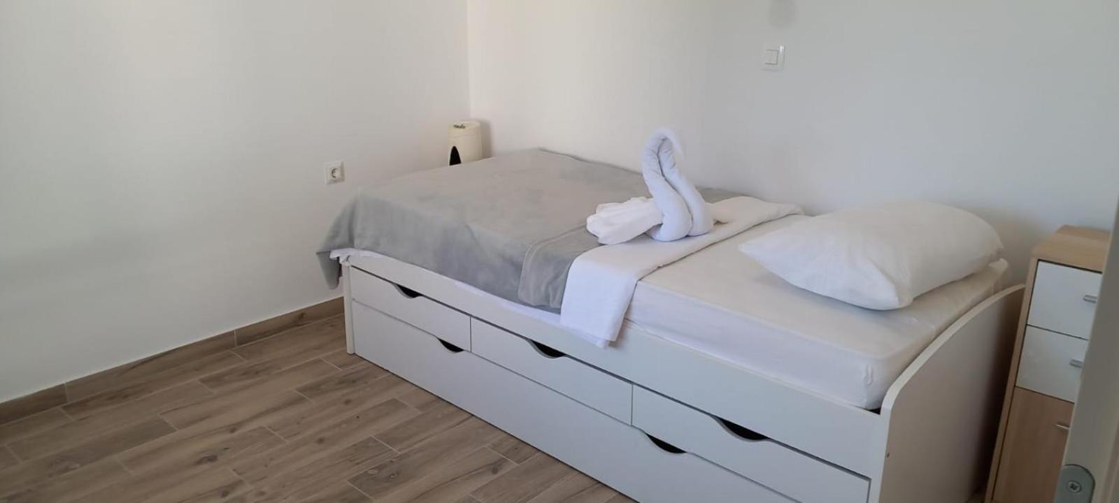 Holiday Home Zeljko,Marija & Jakov Starigrad Paklenica Exteriér fotografie